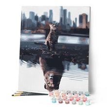Cargar imagen en el visor de la galería, Gato con reflejo de león en la ciudad