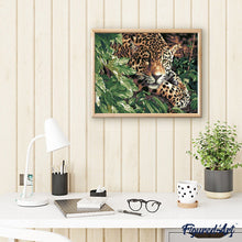 Cargar imagen en el visor de la galería, Pintar Por Números - Leopardo Escondido Detrás Del Árbol - Figuredart - Animales Árboles