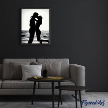 Cargar imagen en el visor de la galería, Beso romántico en negro