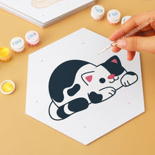 Cargar imagen en el visor de la galería, Mini Serie Pintar por Números - Hexágonos (6 piezas) - Pequeños gatos