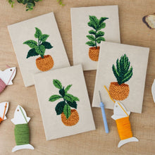 Cargar imagen en el visor de la galería, Punch Needle Kit (4 piezas) con marcos - Jungla Urbana 1