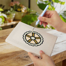 Cargar imagen en el visor de la galería, Punch Needle Kit (4 piezas) con marcos - Dulces y Street Food