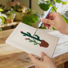Cargar imagen en el visor de la galería, Punch Needle Kit (4 piezas) con marcos - Jungla Urbana 3