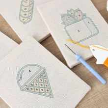 Cargar imagen en el visor de la galería, Punch Needle Kit (4 piezas) con marcos - Momentos Dulces