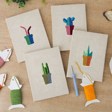 Cargar imagen en el visor de la galería, Punch Needle Kit (4 piezas) con marcos - Macetas de Suculentas 2