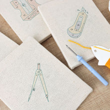 Cargar imagen en el visor de la galería, Punch Needle Kit (4 piezas) con marcos - Colección Accesorios de Escritorio