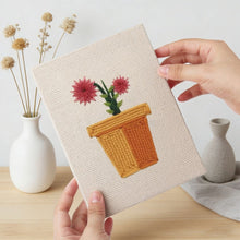 Cargar imagen en el visor de la galería, Punch Needle Kit (4 piezas) con marcos - Mini Macetas en Flor 1