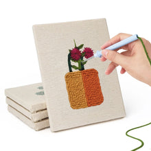 Cargar imagen en el visor de la galería, Punch Needle Kit (4 piezas) con marcos - Mini Macetas en Flor 2