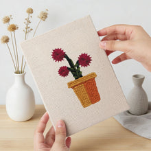 Cargar imagen en el visor de la galería, Punch Needle Kit (4 piezas) con marcos - Mini Macetas en Flor 2