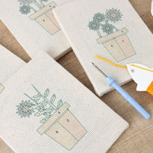 Cargar imagen en el visor de la galería, Punch Needle Kit (4 piezas) con marcos - Mini Macetas en Flor 3