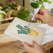 Cargar imagen en el visor de la galería, Punch Needle Kit (4 piezas) con marcos - Oasis Verde