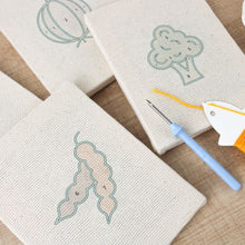 Cargar imagen en el visor de la galería, Punch Needle Kit (4 piezas) con marcos - Delicias de Verduras