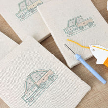 Cargar imagen en el visor de la galería, Punch Needle Kit (4 piezas) con marcos - Colección de Coches