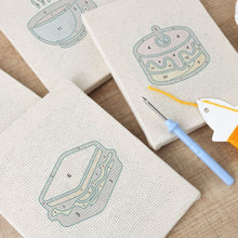 Cargar imagen en el visor de la galería, Punch Needle Kit (4 piezas) con marcos - Delicias de Desayuno 3
