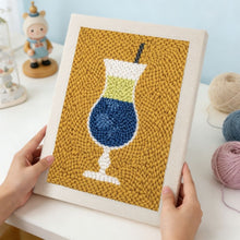 Cargar imagen en el visor de la galería, Punch Needle Kit con marco - Cócteles 2