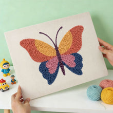 Cargar imagen en el visor de la galería, Punch Needle Kit con marco - Mariposa Naranja