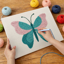 Cargar imagen en el visor de la galería, Punch Needle Kit con marco - Mariposa Azul Celeste