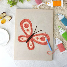 Cargar imagen en el visor de la galería, Punch Needle Kit con marco - Mariposa Roja