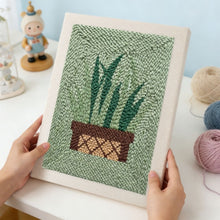 Cargar imagen en el visor de la galería, Punch Needle Kit con marco - Sansevieria