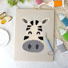Cargar imagen en el visor de la galería, Punch Needle Kit con marco - Cebra Feliz