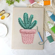 Cargar imagen en el visor de la galería, Punch Needle Kit con marco - Cactus Kawaii