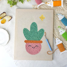 Cargar imagen en el visor de la galería, Punch Needle Kit con marco - Cactus Sonriente