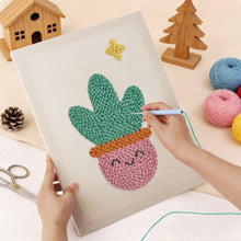 Cargar imagen en el visor de la galería, Punch Needle Kit con marco - Cactus Sonriente