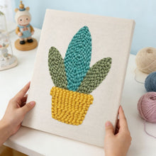 Cargar imagen en el visor de la galería, Punch Needle Kit con marco - Suculenta Dorada