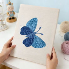 Cargar imagen en el visor de la galería, Punch Needle Kit con marco - Mariposa Sueño Azul