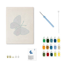 Cargar imagen en el visor de la galería, Punch Needle Kit con marco - Mariposa Sueño Azul