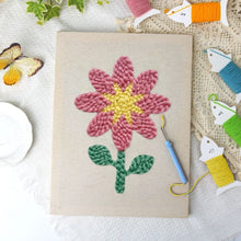 Cargar imagen en el visor de la galería, Punch Needle Kit con marco - Pétalos de Primavera