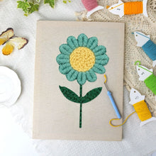 Cargar imagen en el visor de la galería, Punch Needle Kit con marco - Flor Cielo Azul