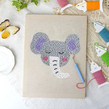 Cargar imagen en el visor de la galería, Punch Needle Kit con marco - Pequeño Elefante