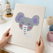 Cargar imagen en el visor de la galería, Punch Needle Kit con marco - Pequeño Elefante