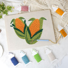 Cargar imagen en el visor de la galería, Punch Needle Kit con marco - Maíz Dorado