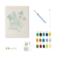 Cargar imagen en el visor de la galería, Punch Needle Kit con marco - Mariposa en Flor