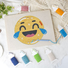 Cargar imagen en el visor de la galería, Punch Needle Kit con marco - Diversión Emoji