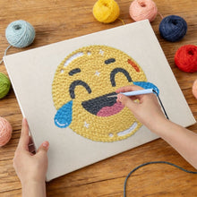 Cargar imagen en el visor de la galería, Punch Needle Kit con marco - Diversión Emoji