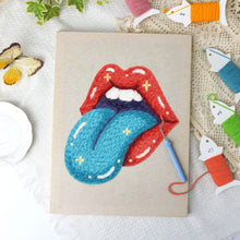 Cargar imagen en el visor de la galería, Punch Needle Kit con marco - Beso Cósmico