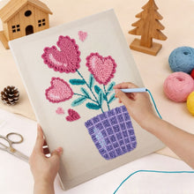 Cargar imagen en el visor de la galería, Punch Needle Kit con marco - Flores del Corazón