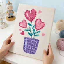 Cargar imagen en el visor de la galería, Punch Needle Kit con marco - Flores del Corazón