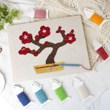 Cargar imagen en el visor de la galería, Punch Needle Kit con marco - Bonsái de Flor de Cerezo