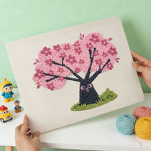 Cargar imagen en el visor de la galería, Punch Needle Kit con marco - Cerezo con Búhos