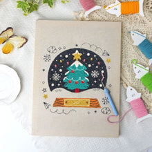 Cargar imagen en el visor de la galería, Punch Needle Kit con marco - Árbol de Navidad Mágico