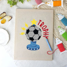 Cargar imagen en el visor de la galería, Punch Needle Kit con marco - Trofeo de Fútbol