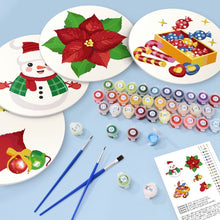 Cargar imagen en el visor de la galería, Pintar por números Salvamenteles 20 cm (4 piezas) - Muñeco de Nieve, Flor de Pascua y Regalos