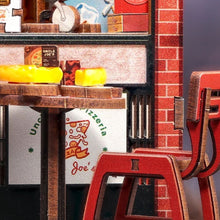 Cargar imagen en el visor de la galería, Casa Miniatura - Pizzería del Tío Joe