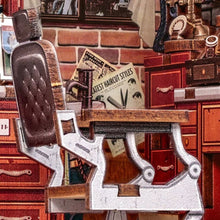 Cargar imagen en el visor de la galería, Casa Miniatura - El Salón de John