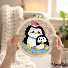 Cargar imagen en el visor de la galería, Punch Needle Mamá y bebé pingüino