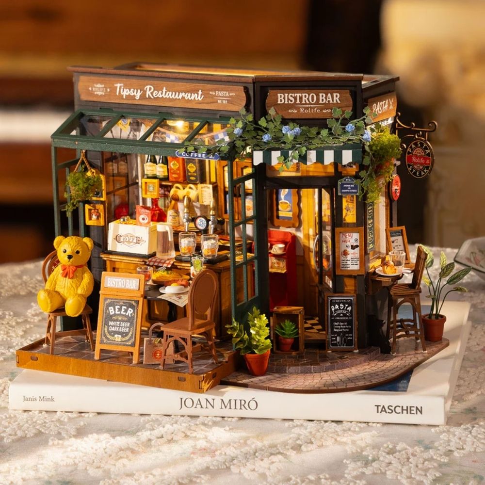 Casa Miniatura Restaurante Tipsy